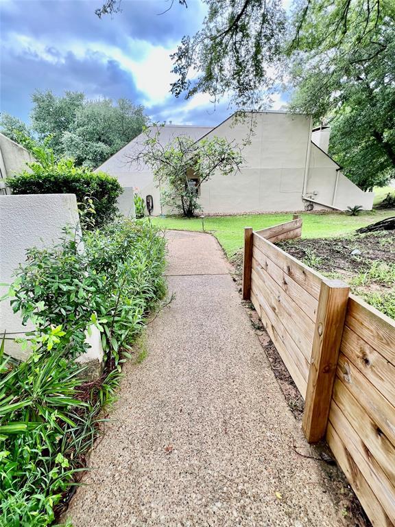 21 April Hill in Montgomery, TX - Building Photo - Building Photo