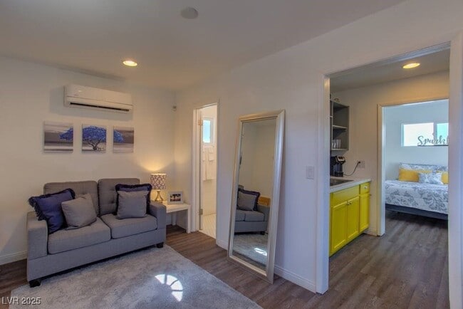 property at 308 S 10th St