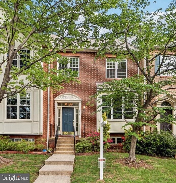 2403 Fieldcreek Dr in Herndon, VA - Building Photo