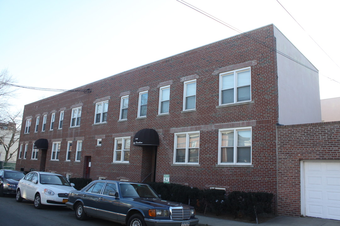 1110 Lydig Ave in Bronx, NY - Building Photo