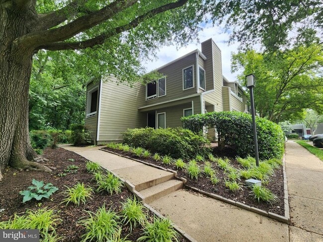 property at 1948 Villaridge Dr