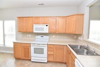 614 Bayou Cir in Lake Wylie, SC - Building Photo - Building Photo