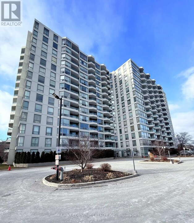 4727-4727 Sheppard Ave E in Toronto, ON - Building Photo