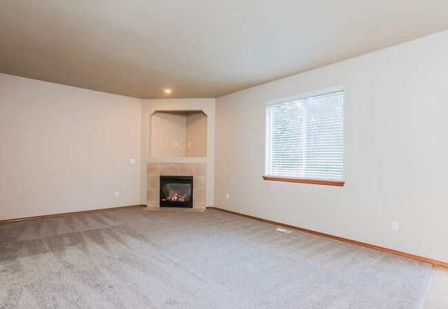 6231 Charlotte Ave SE in Auburn, WA - Building Photo - Building Photo