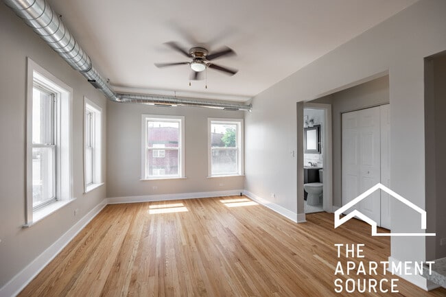 2710 N Milwaukee Ave, Unit 313