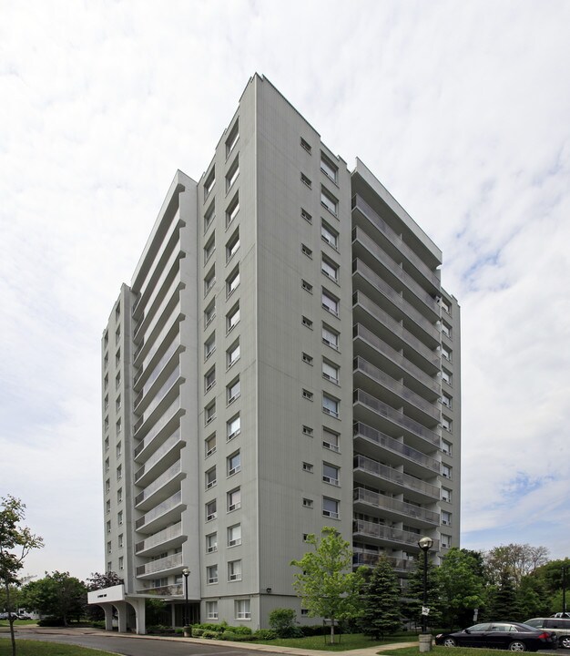 Fontenay Court I in Toronto, ON - Building Photo