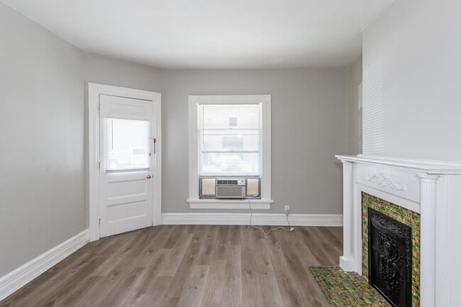 property at 115 E Foraker St