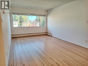 6709 Sussex Ave in Burnaby, BC - Building Photo - Building Photo