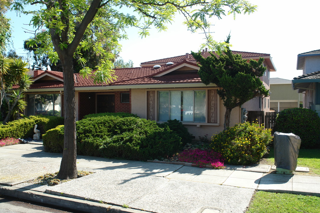 668 Pinewood Dr in San Jose, CA - Building Photo