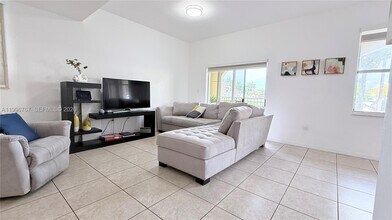 8900 NW 107 Ct in Doral, FL - Building Photo - Building Photo