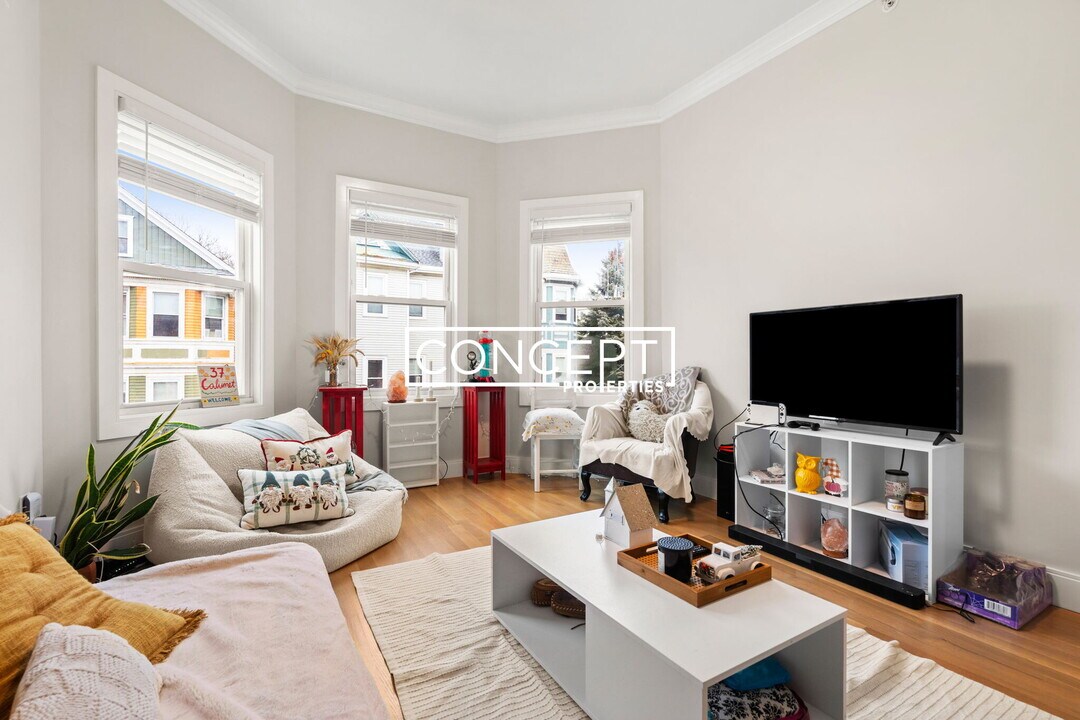 37 Calumet St, Unit 3 in Boston, MA - Foto de edificio