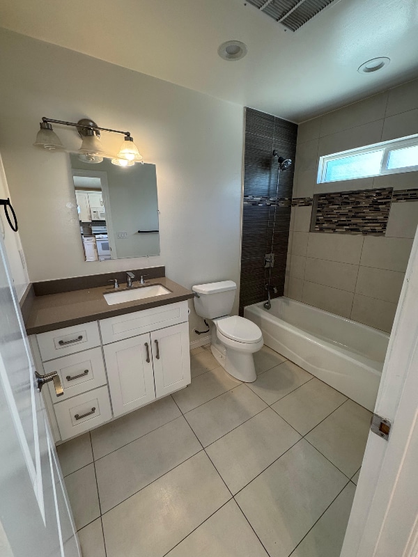 22850 Erwin St in Los Angeles, CA - Building Photo - Building Photo