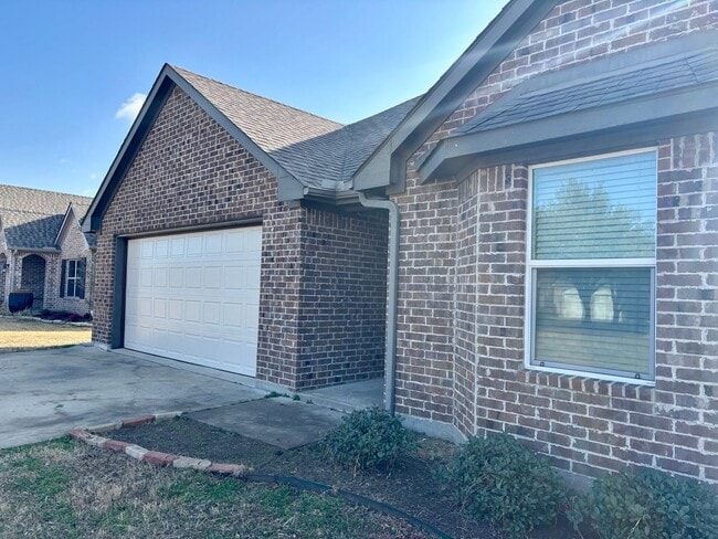 3335 Preston Club Dr in Sherman, TX - Building Photo - Building Photo