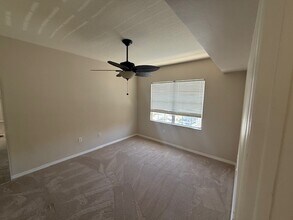 11400 Ocean Walk Ln, Unit 5-214 in Ft. Myers, FL - Foto de edificio - Building Photo
