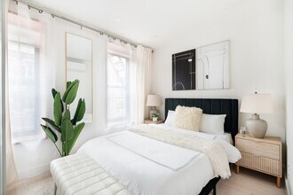 515 W 48th St in New York, NY - Building Photo - Building Photo