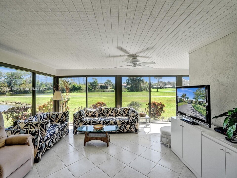 8511 Casa Del Lago in Boca Raton, FL - Building Photo