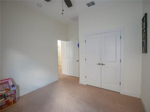 305 Navigator Dr in Austin, TX - Foto de edificio - Building Photo