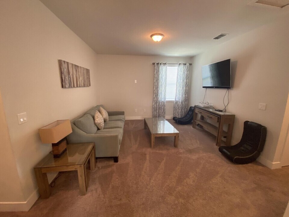 350 Lasso Dr in Kissimmee, FL - Building Photo