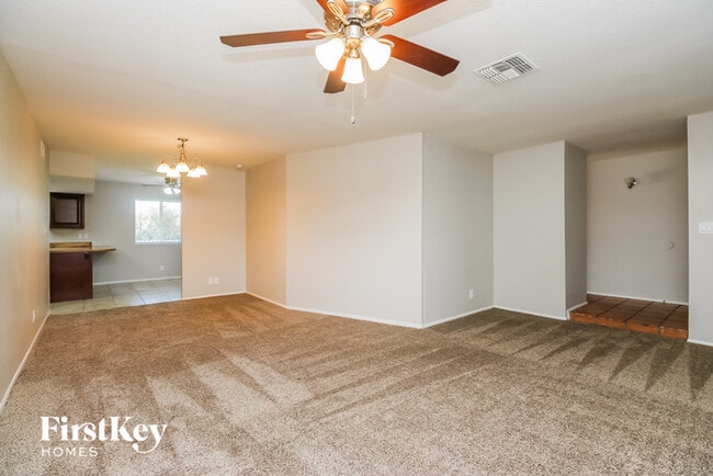 1416 N 61st St in Mesa, AZ - Foto de edificio - Building Photo