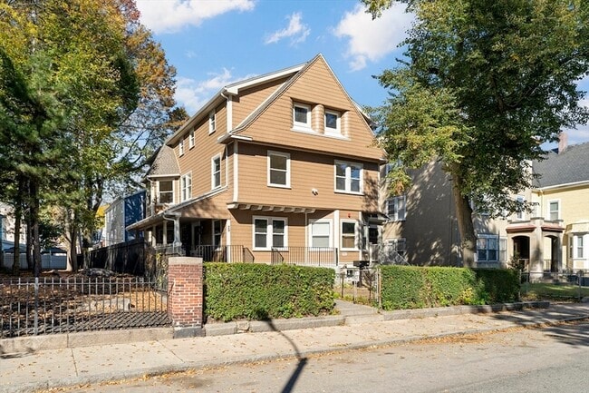 27 Perrin St, Unit 1 in Boston, MA - Building Photo - Building Photo