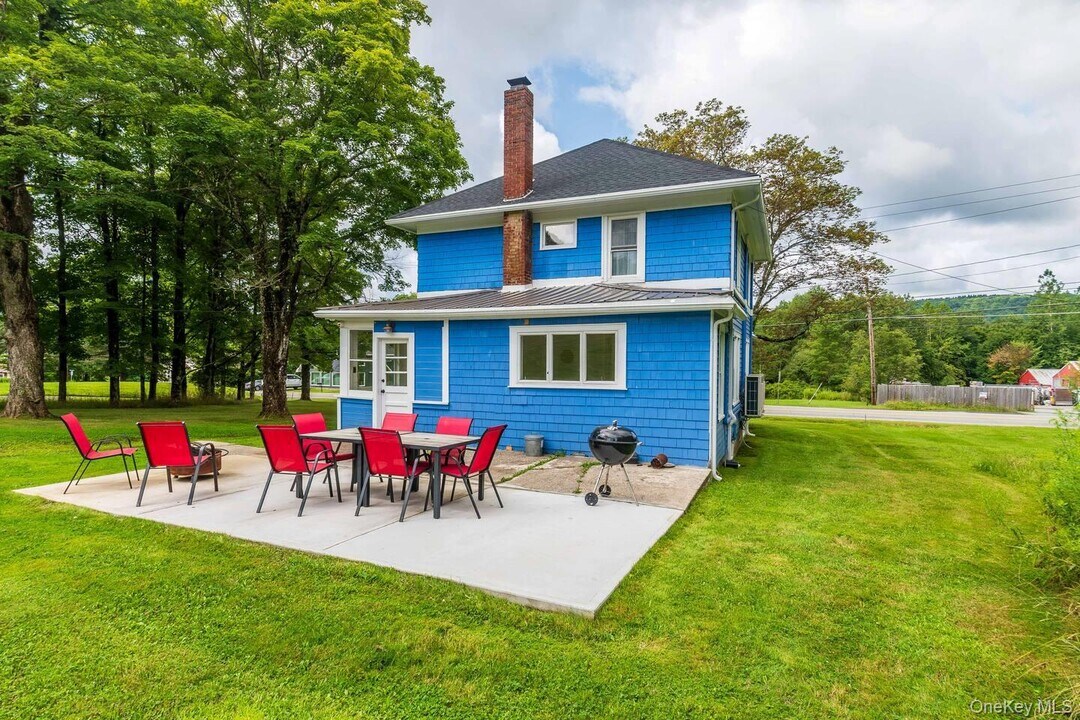 692 Old Rte 17 in Liberty, NY - Building Photo