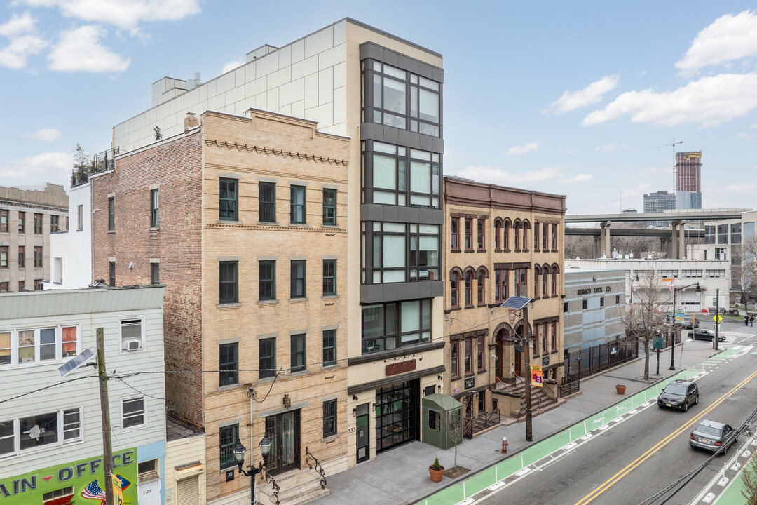 333 Flats in Jersey City, NJ - Building Photo