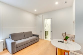 1032 McLean Ave in Yonkers, NY - Building Photo - Building Photo