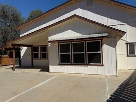40610 Balch Park Rd in Springville, CA - Building Photo