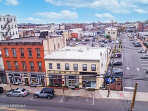 31 W Front St in Red Bank, NJ - Foto de edificio - Building Photo