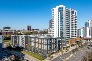 Uptown 550 in Charlotte, NC - Building Photo