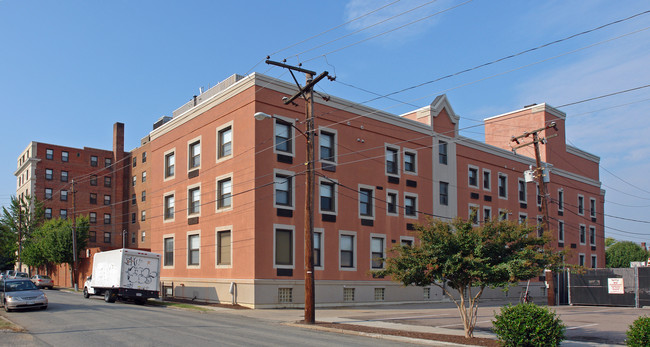 Kensington Court in Richmond, VA - Foto de edificio - Building Photo