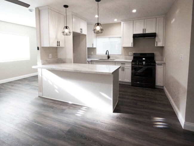 property at 410 N 5th St