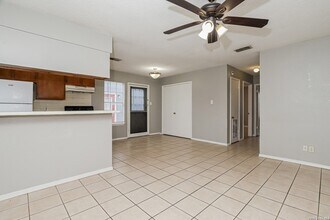 820 W Olmos Dr in San Antonio, TX - Building Photo - Building Photo