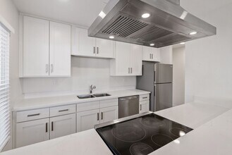 2048 Swazey St in San Luis Obispo, CA - Building Photo - Building Photo