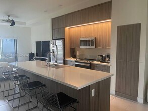 8045 NW 104th Ave in Doral, FL - Building Photo - Building Photo