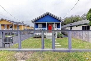 808 E 32nd St in Houston, TX - Building Photo