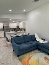 6396 Royal Woods Dr in Ft. Myers, FL - Foto de edificio - Building Photo