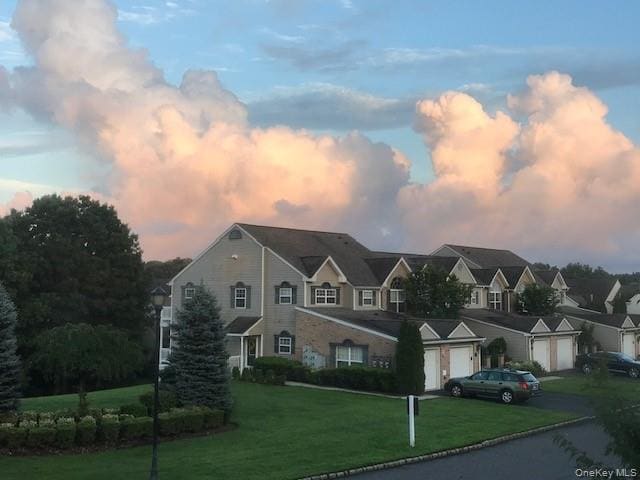 261 Village Green Dr in Port Jefferson Station, NY - Foto de edificio - Building Photo