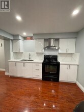 340 Bristol Rd W in Mississauga, ON - Building Photo - Building Photo