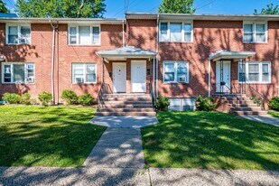 32 Audubon Ave in Edison, NJ - Building Photo