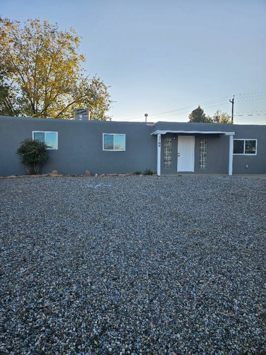 3709 Highland View Dr in Farmington, NM - Building Photo