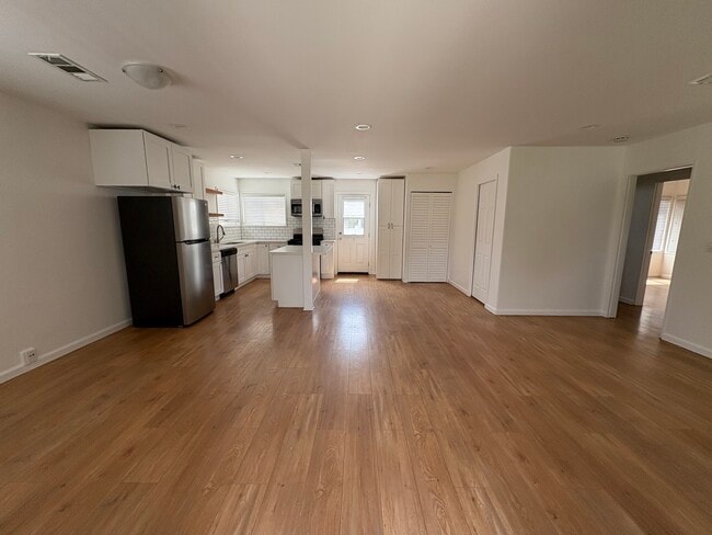 831 N Maple St in Burbank, CA - Building Photo - Building Photo