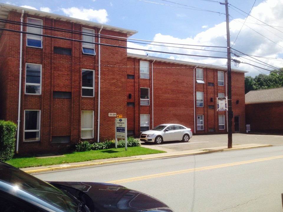 Washington Court Apartments in Finleyville, PA - Building Photo