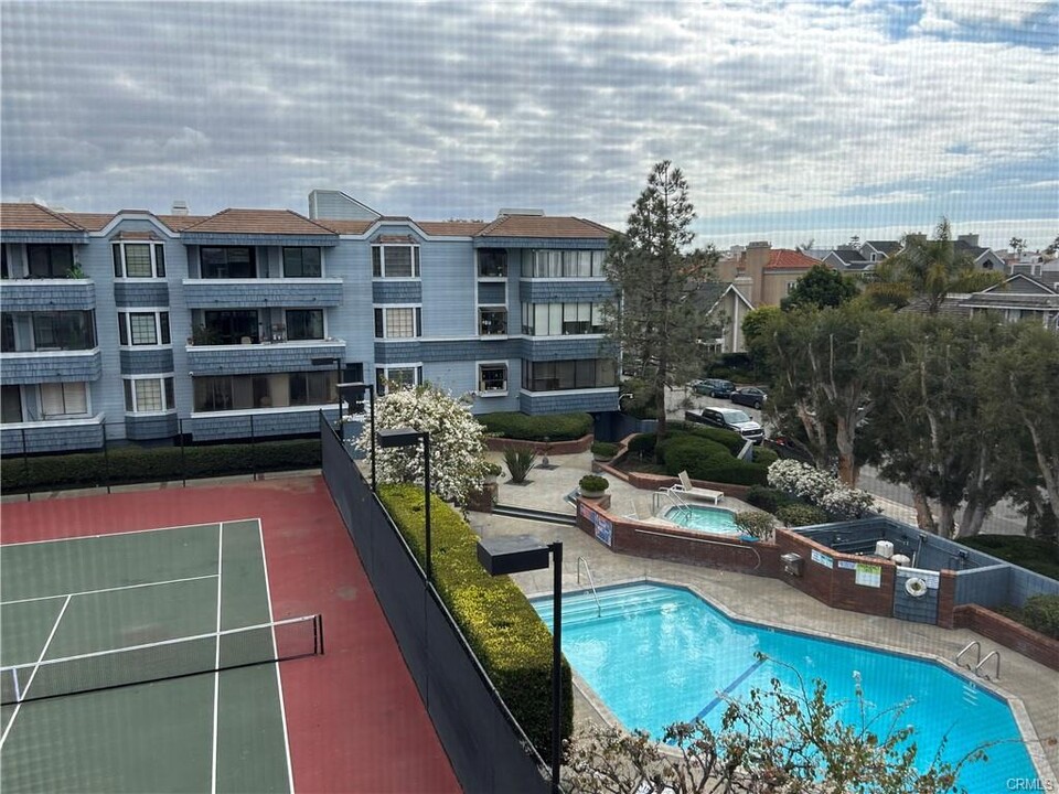 4600 Vía Dolce in Marina Del Rey, CA - Building Photo