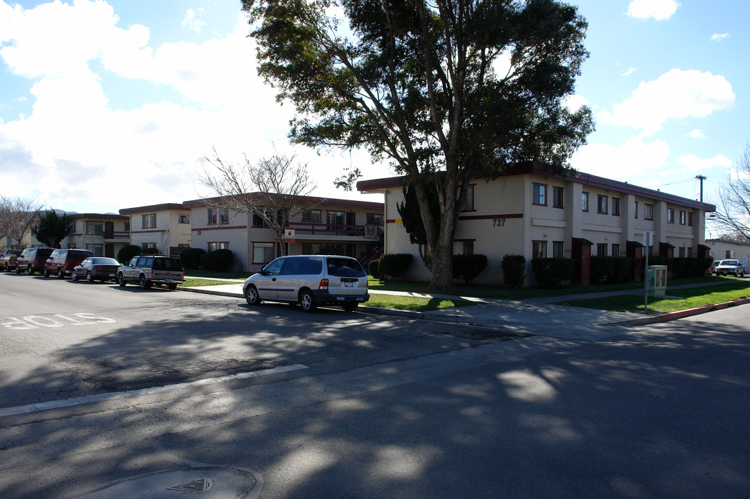 723-737 N F St in Lompoc, CA - Building Photo