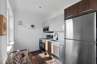 1555 W Hollywood Ave in Chicago, IL - Building Photo - Building Photo