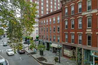 1008 Chapel Street in New Haven, CT - Building Photo - Building Photo