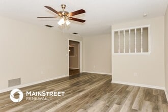 1325 N Circle Dr in DeLand, FL - Foto de edificio - Building Photo