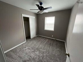 4704 N Shore Dr in Wichita Falls, TX - Building Photo - Building Photo