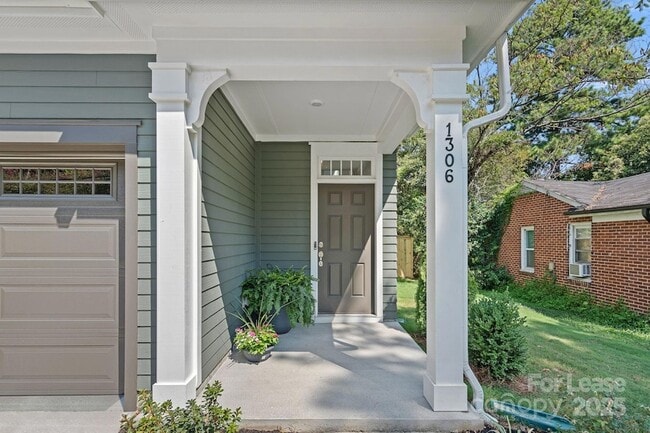 1306 Moretz Ave, Unit B116 in Charlotte, NC - Building Photo - Building Photo